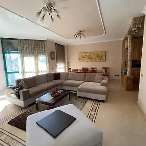 Luxury Center Apartamento Tirana